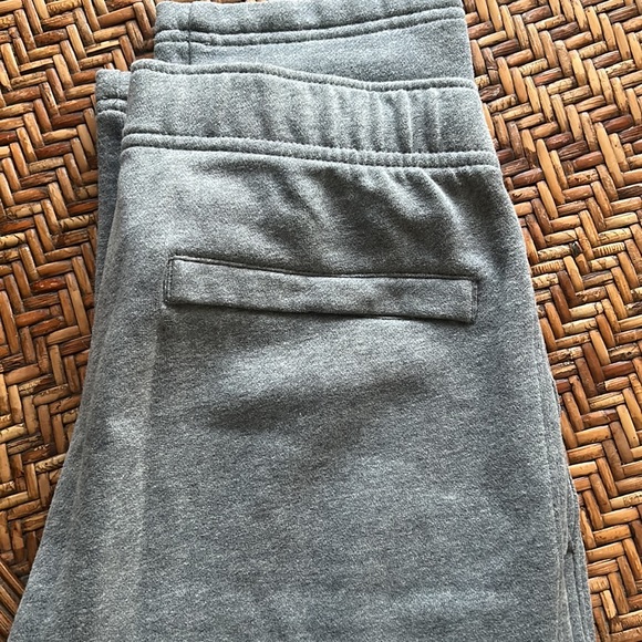 NWOT men’s LL Bean sweatpants 30” small - Picture 3 of 7